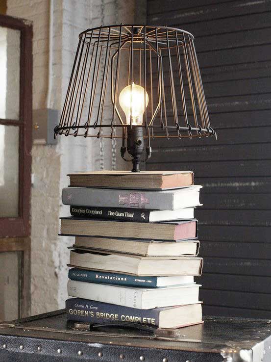 Lámpara con libros