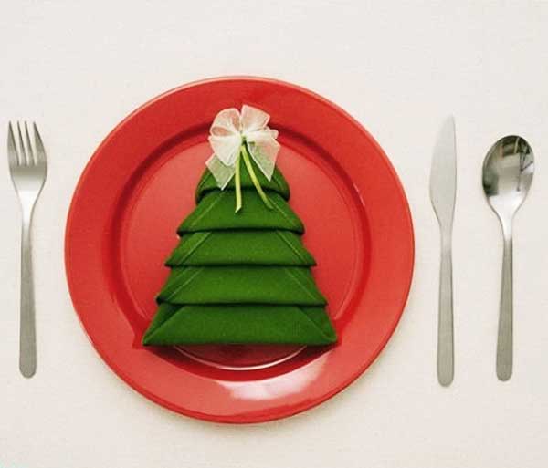 Decora tu mesa en Navidad con servilletas con forma de árbol navideño