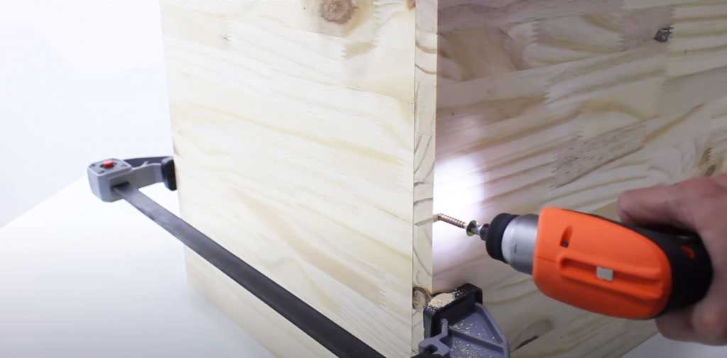 Cómo montar una caja de madera