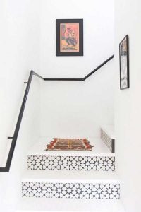 Decorar escaleras con mosaicos