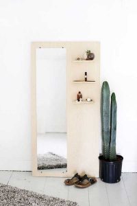 Organizador con madera y un espejo