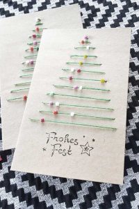 tarjeta navideña con hilos